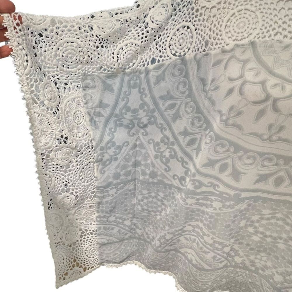 Hale Bob Beachy Mandala Print Tunic Top Sz M Grey White Crochet Trim Boho Resort - Picture 6 of 8